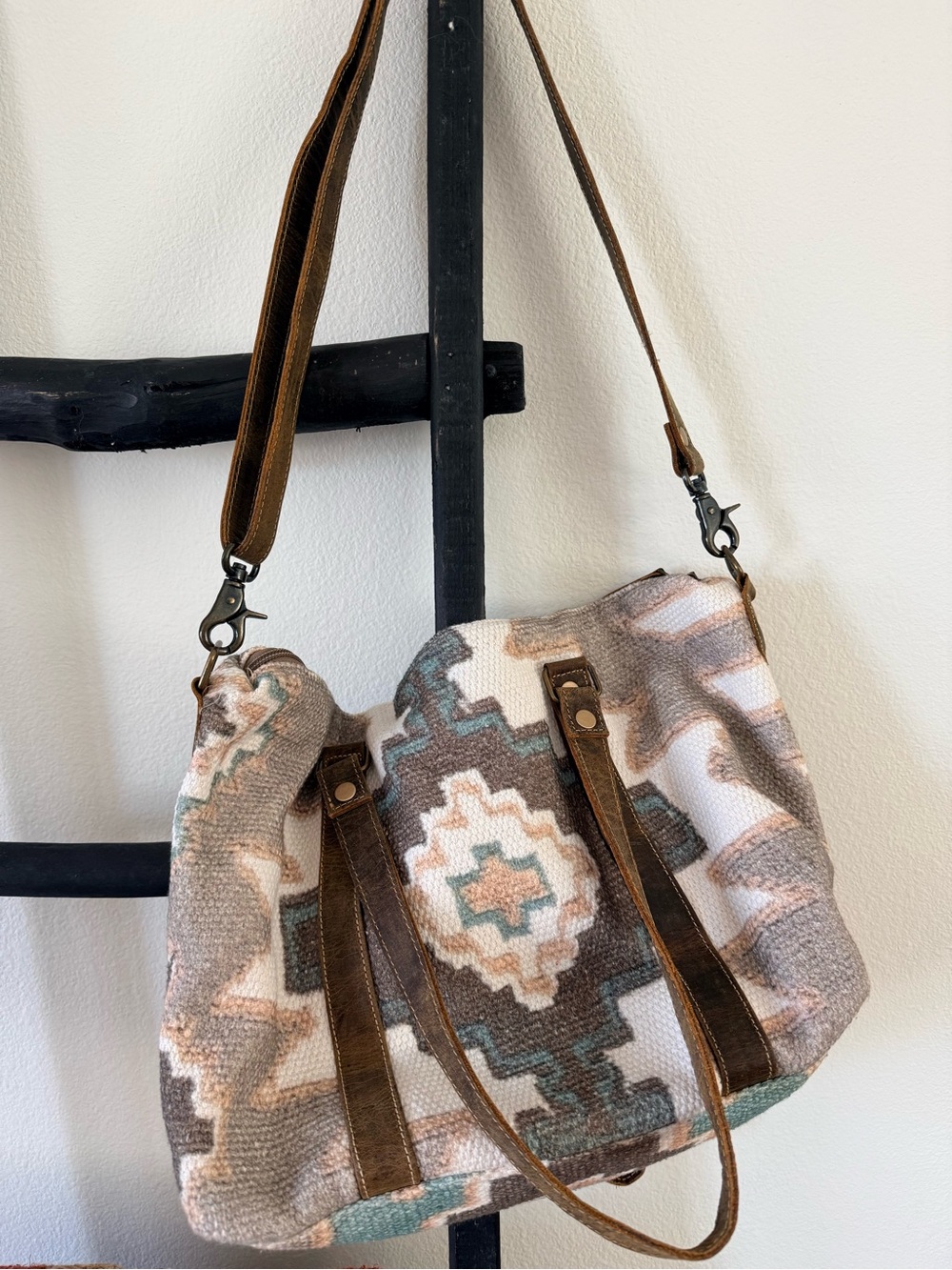 Textured Aztec Pattern Shoulder Bag in Taupe & Cream